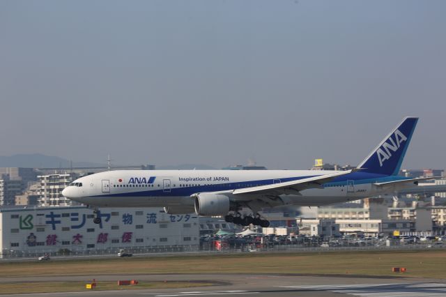 Boeing 777-200 (JA8197)