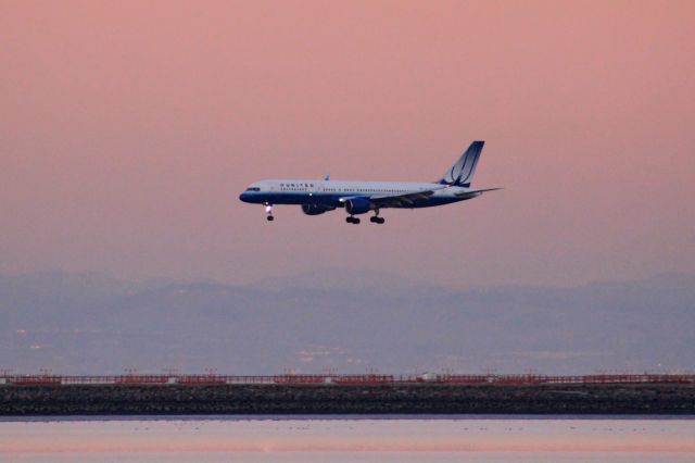 Boeing 757-200 (N505UA)