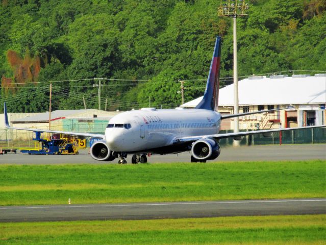 Boeing 737-800 (N3767)