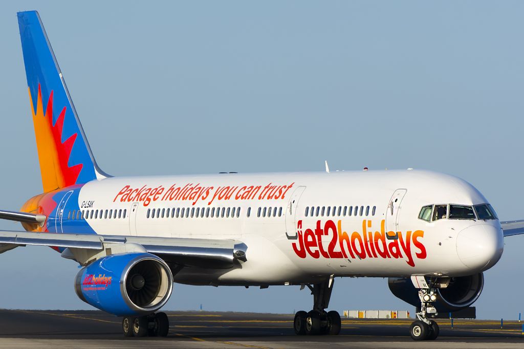 Boeing 757-200 (G-LSAK) - TENERIFE SURbr /11/07/2015