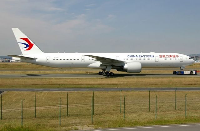 BOEING 777-300ER (B-7369)