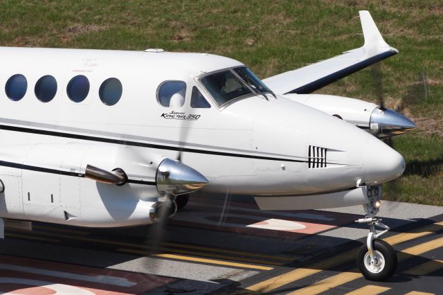 Beechcraft Super King Air 350 (N8080Q)