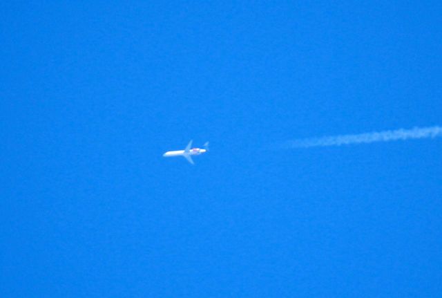 McDonnell Douglas MD-87 — - this is a rare flight of a Scandinavian Airlines MD-87 flying over CYXU London,Ontario,flight was coming from Bangor,Maine(KBGR) on its way to Kingman Arizona(KIGM),taken today april12,2012,unfortunately i only have a 250mm lense.