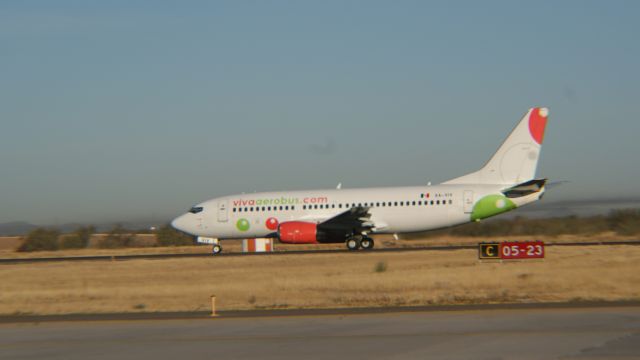 Boeing 737-700 (XA-VIV) - carreto y despegue del aeropuerto de mmho al aeropuerto mmmy