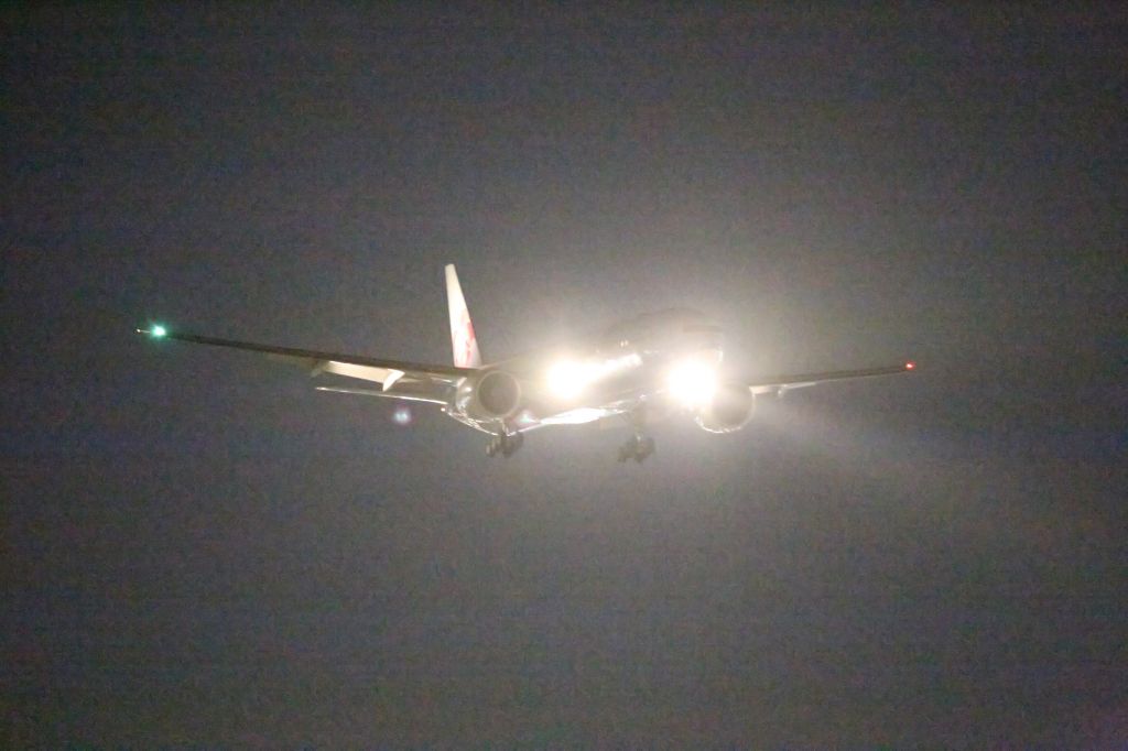 BOEING 777-300ER (B-18005)