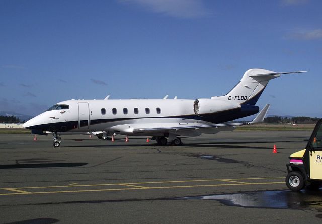 Bombardier Challenger 300 (C-FLDD)