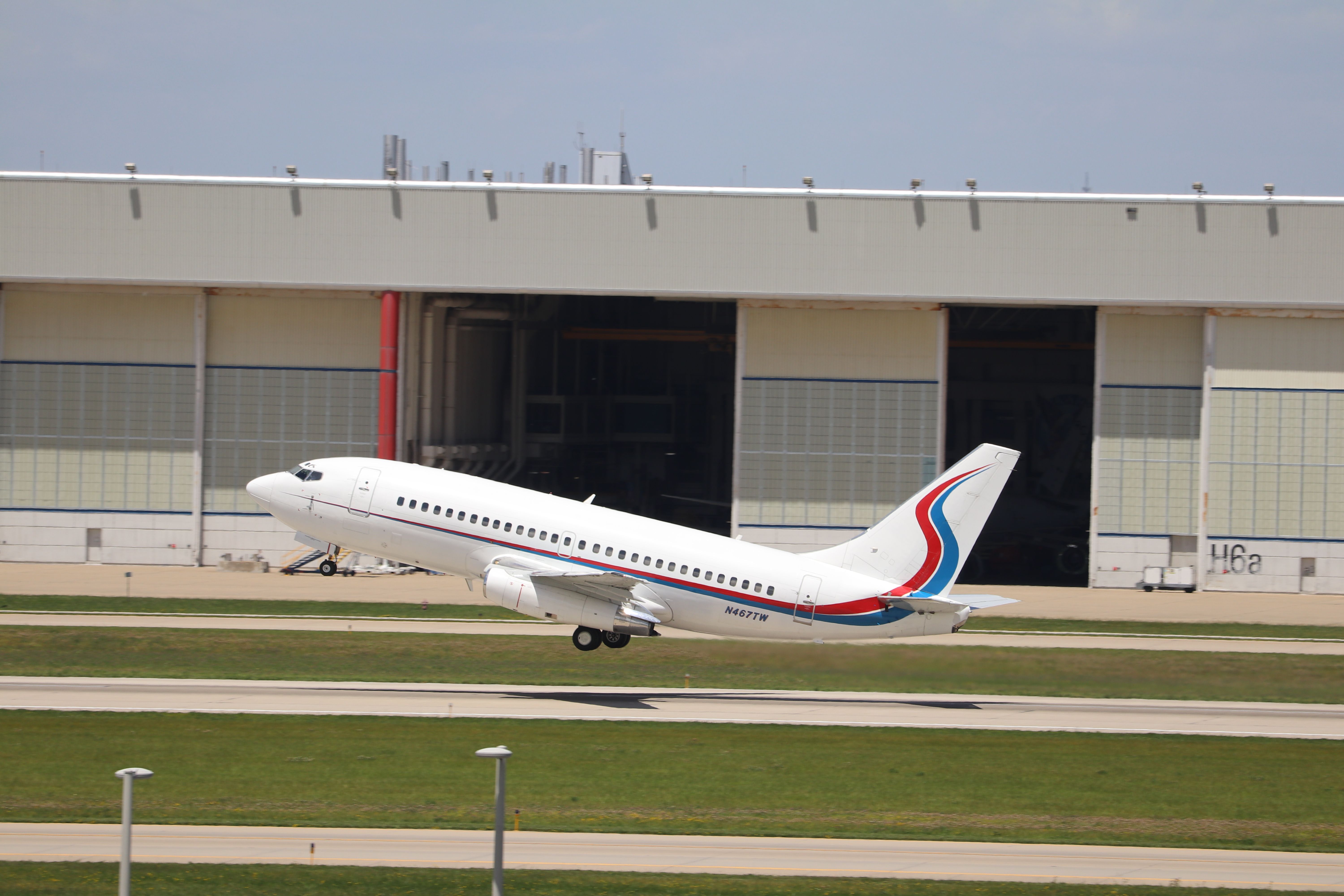 Boeing 737-200 (N467TW) - Had to check my FlightRadar24 twice because I thought it was a glitch! 737-200 Original of Ameristar thunders out of IND! What a catch!