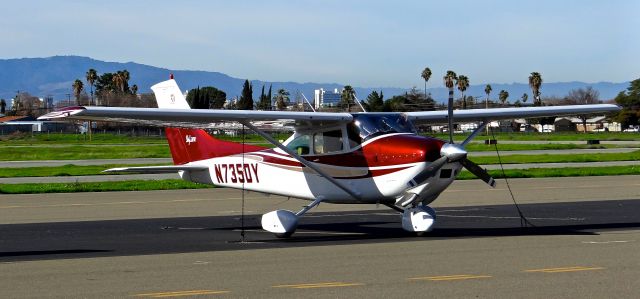 Cessna Skylane (N735DY) - Nice Cessna 182 visiting at Reid Hillview Airport.