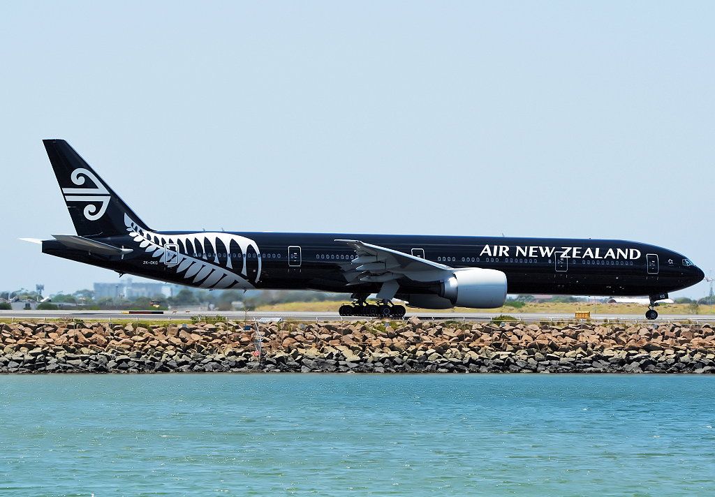 BOEING 777-300 (ZK-OKQ)