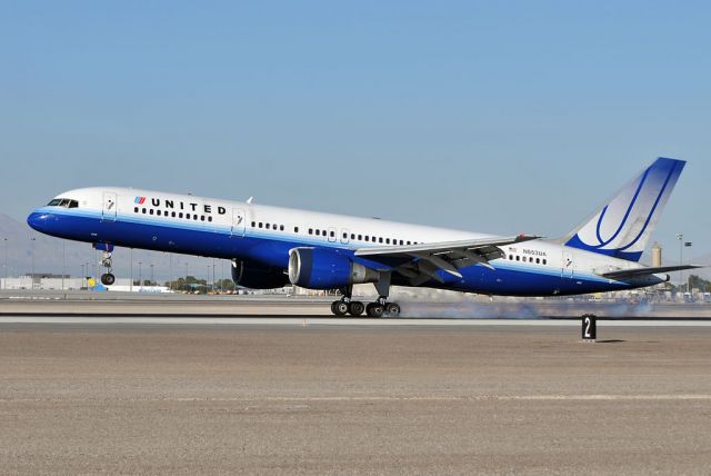 Boeing 757-200 (N553UA)