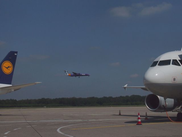 de Havilland Dash 8-100 (G-ECOH)