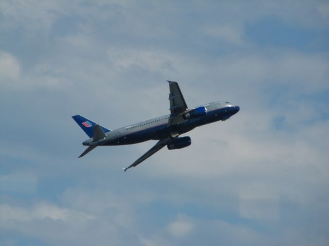 Airbus A320 (N466UA)