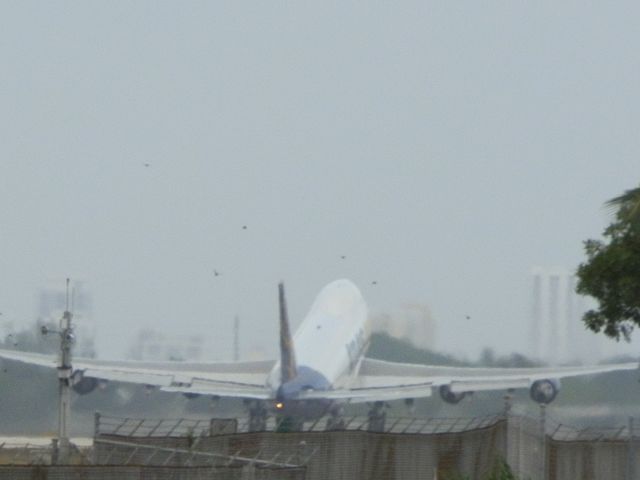 Boeing 747-400 (N415MC) - "What the plane-spotter sees