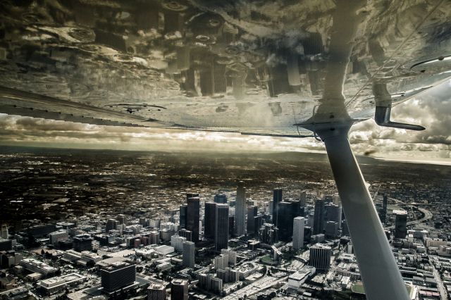 Cessna Skyhawk (N73262) - Flying over Downtown Los Angeles with the buildings reflecting on the wing