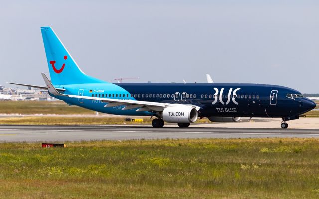 Boeing 737-800 (D-ABKM)