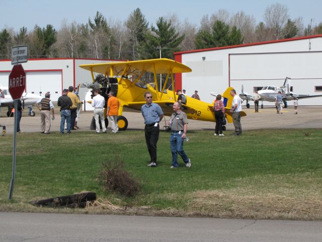 C-FUWM — - Salon de laviation virtuelle du Québec QC. Aéroport de Lachute QC CSE4 25-04-2009 Boeing Stearman A75 C-FUWM