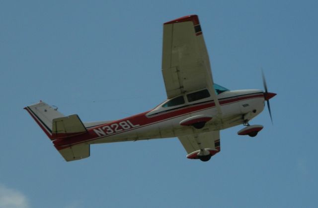 Cessna Skylane (N328L) - N328L Departs Flabob during the EAAs Young Eagle Program.