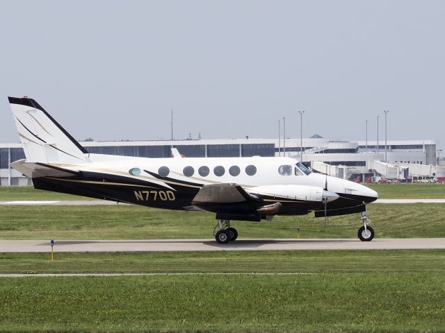 Beechcraft King Air 100 (N770D) - A very nice B100