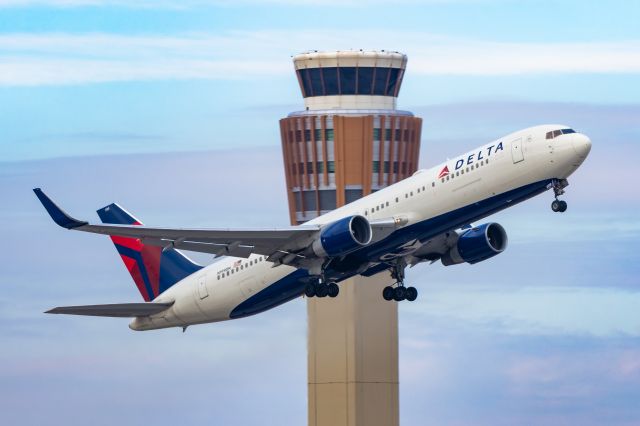 N199DN — - Delta Airlines 767-300 taking off from PHX on 12/6/22. Taken with a Canon R7 and Tamron 70-200 G2 lens.