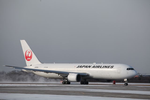 BOEING 767-300 (JA659J) - 30 December 2016:HND-HKD.