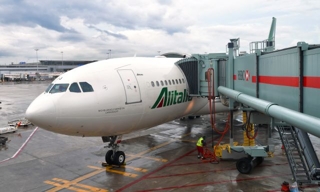 Airbus A330-200 (EI-EJJ) - Alitalia Airbus A330-202 EI-EJJ in Toronto 