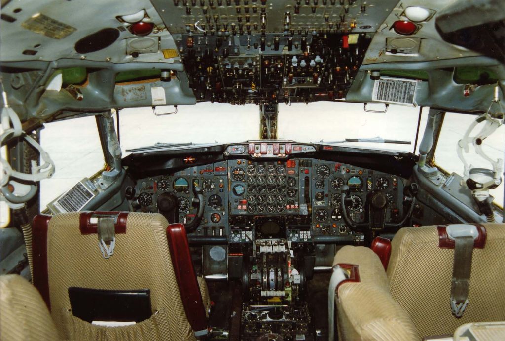 SKY AIR Boeing 707-100 (EL-JNS)の写真 - FlightAware SKY AIR Boeing 707-100 (EL-JNS)の写真 - FlightAware