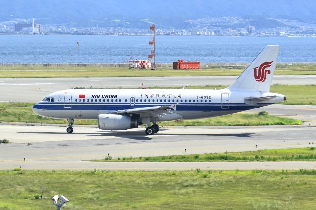 Airbus A319 (B-6032)