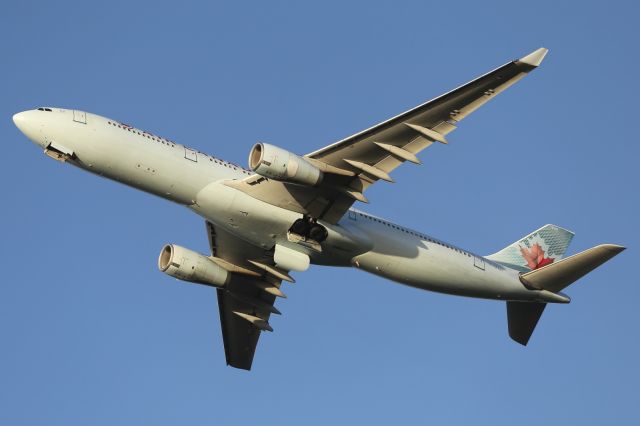 Airbus A330-300 (C-GFAH) - Setting out to cross the Atlantic.