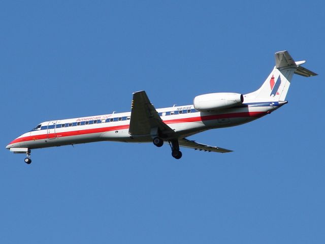 Embraer ERJ-135 (N831AE)