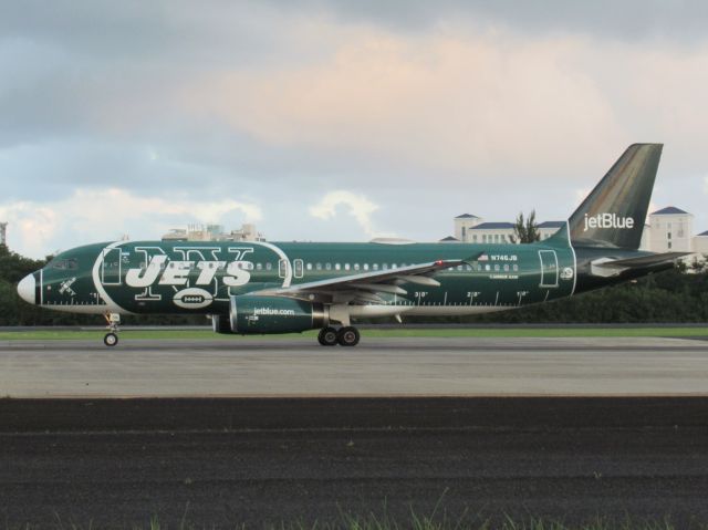 Airbus A320 (N746JB)