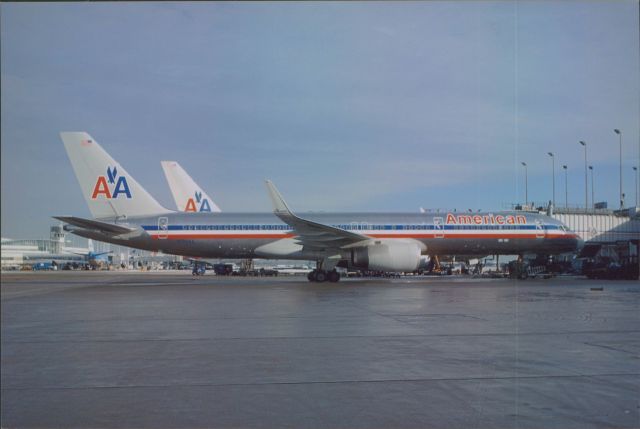 Boeing 757-200 (N194AA)