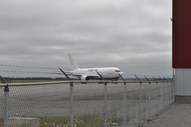 BOEING 767-200 (C-GKLY)