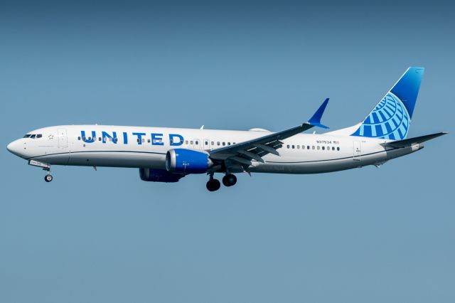 Boeing 737 MAX 9 (N37534)