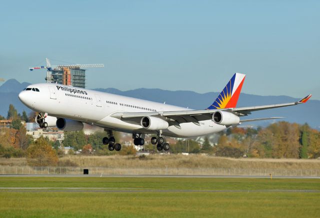 Airbus A340-300 (RP-C3435)