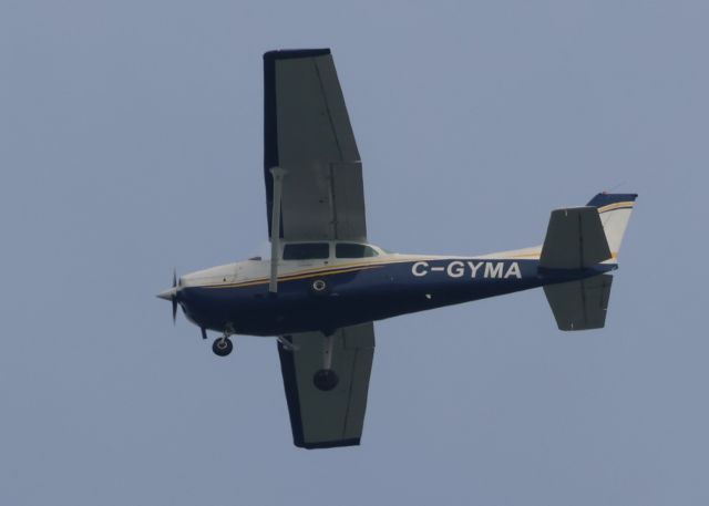 Cessna Skyhawk (C-GYMA) - C-GYMA Cessna Skyhawk 172N. Cargair Ltee. Survolant la ville de Lavaltrie QC. Le 23-06-2025 à 08:01.