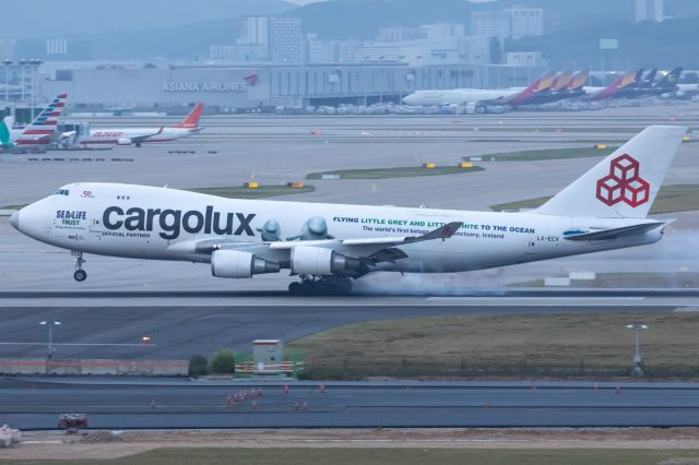 Boeing 747-400 (LX-ECV)