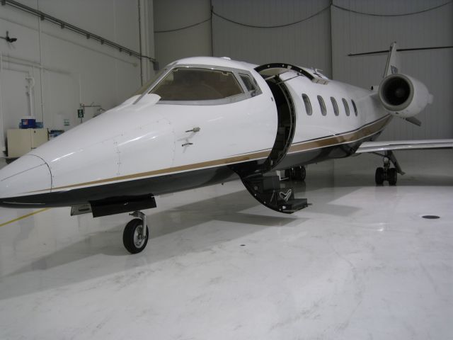 Learjet 60 (N21NV)