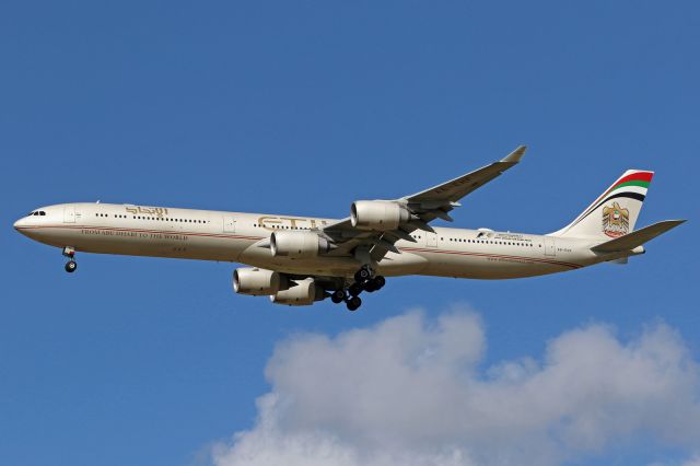 Airbus A340-600 (A6-EHF)