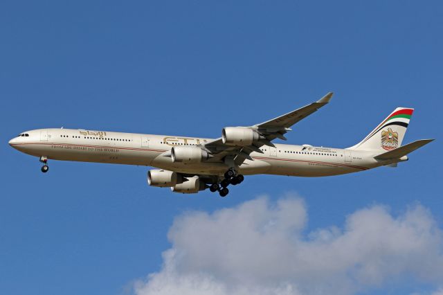 Airbus A340-600 (A6-EHF)