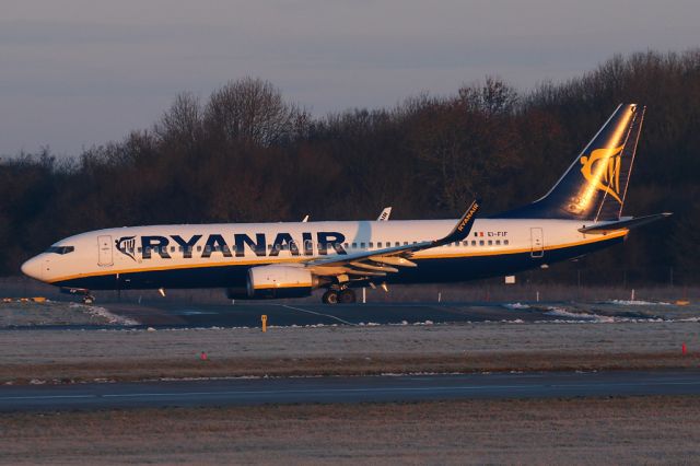 Boeing 737-800 (EI-FIF) - RYR1564 on the way to depart to Dublin.