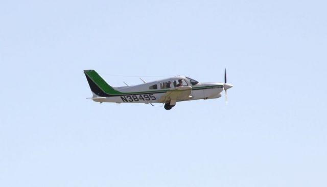 Piper Cherokee Arrow (N38495)