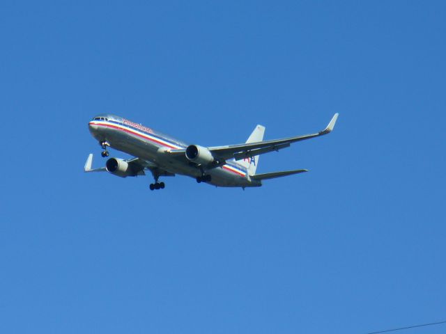 BOEING 767-300 (N359AA)