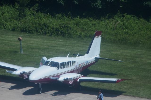 Piper Aztec (N5930Y)