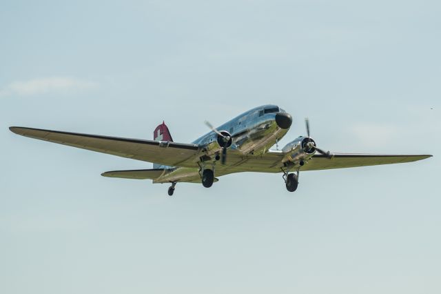 Douglas DC-3 (HB-ISC) - plane now owned privately