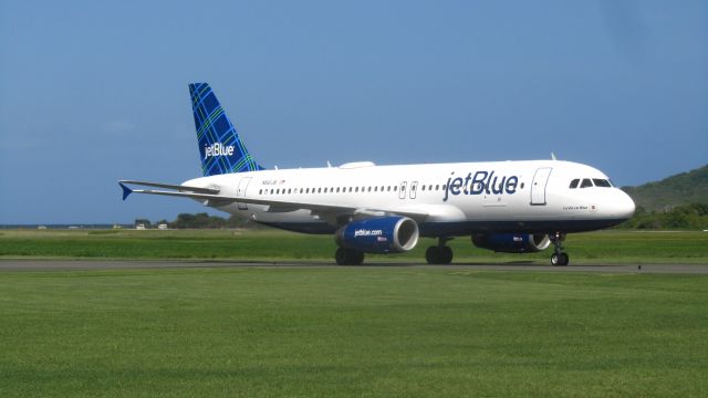 Airbus A320 (N561JB)