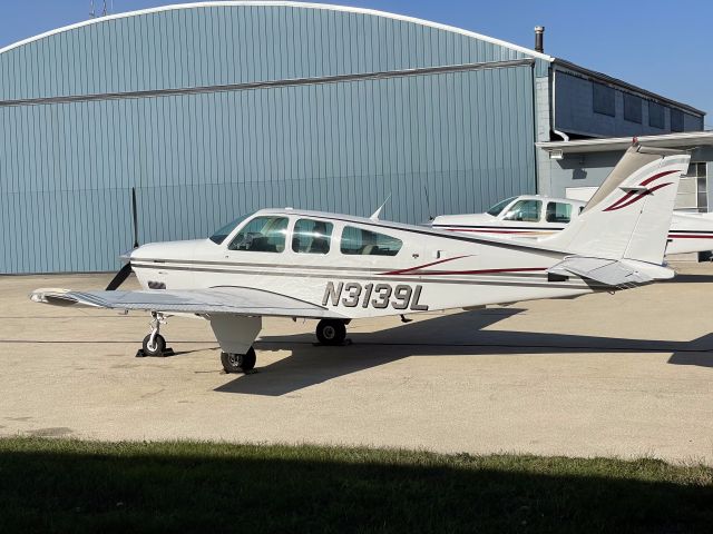 Beechcraft Bonanza (33) (N3139L)