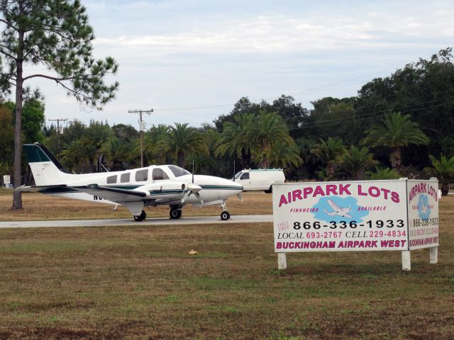 Beechcraft Baron (58) (N83LC)