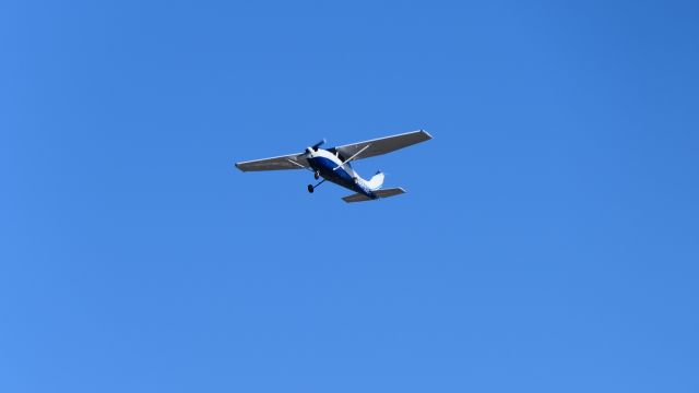 Cessna Skyhawk (N5272R)
