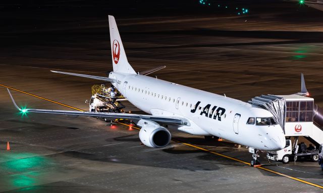 Embraer ERJ-190 (JA242J)