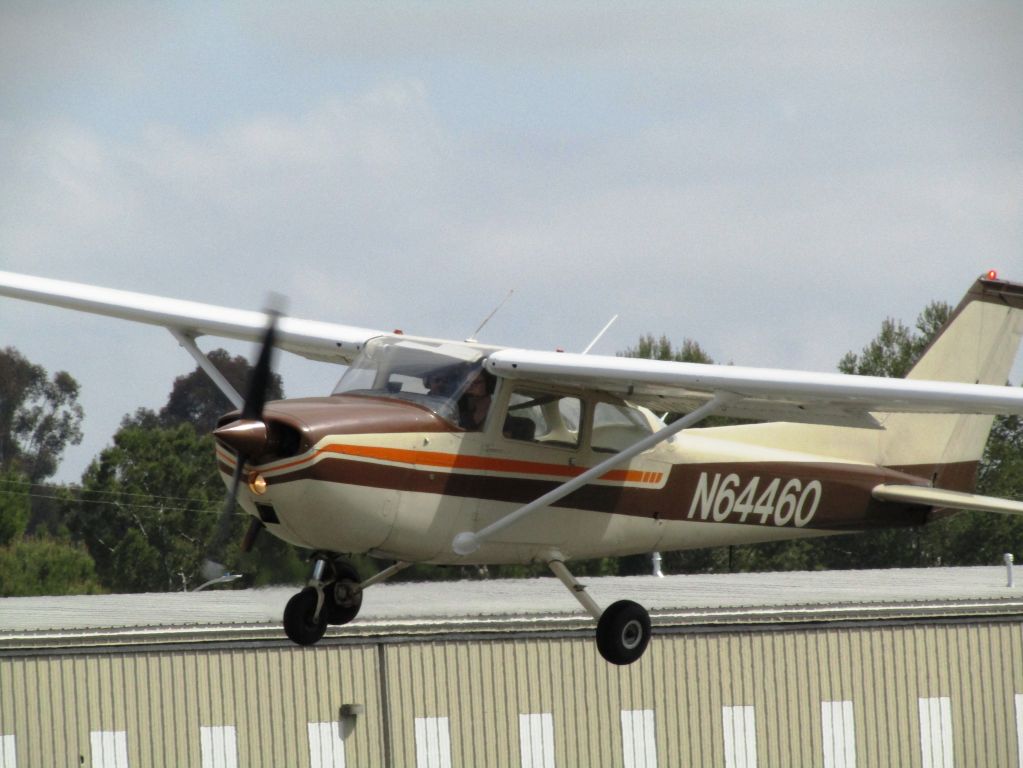 Cessna Skyhawk (N64460) - Taking off RWY 24